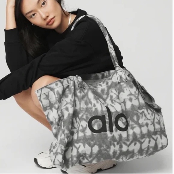 ALO Yoga Handbags - ALO Yoga Shopper Tote - Grey Tiedye